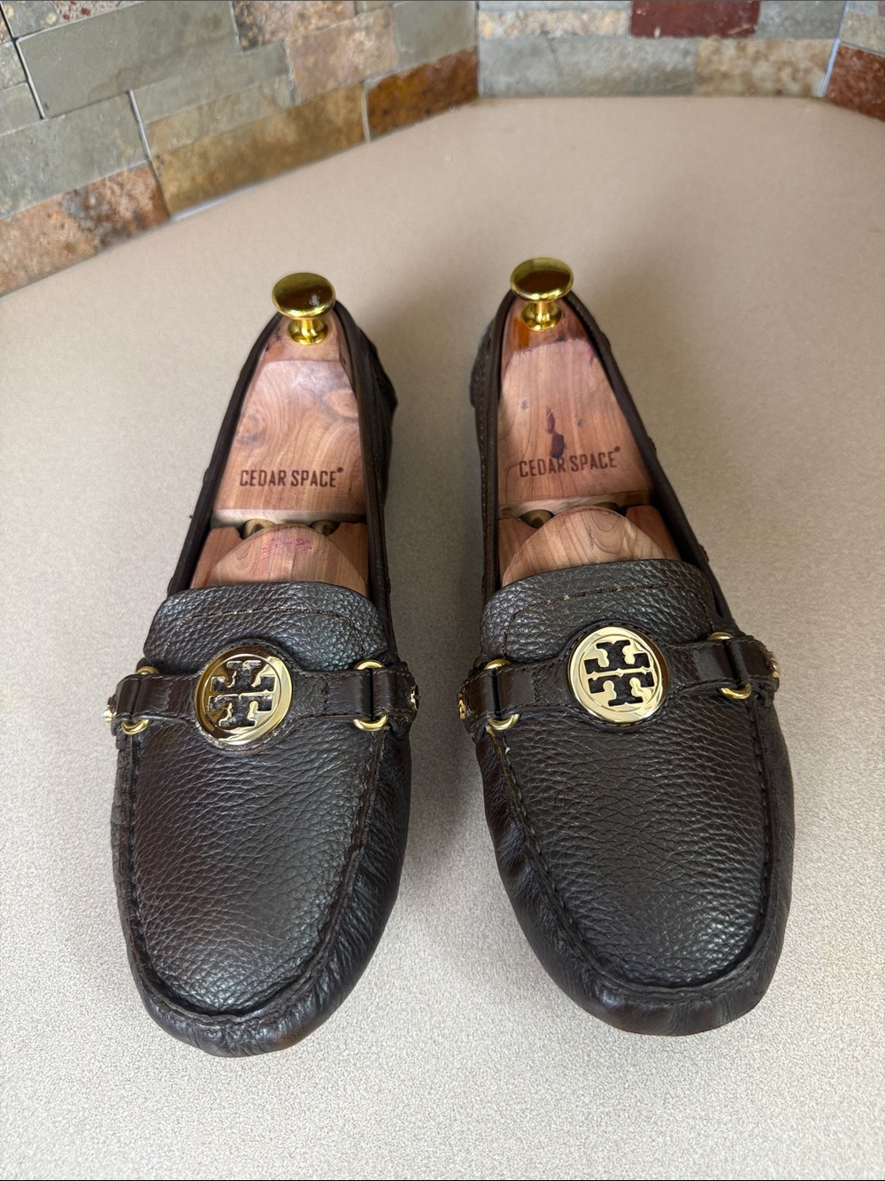Ladies Tory Burch Brown Pebbled Leather Double T Logo Driving Loafers Moc